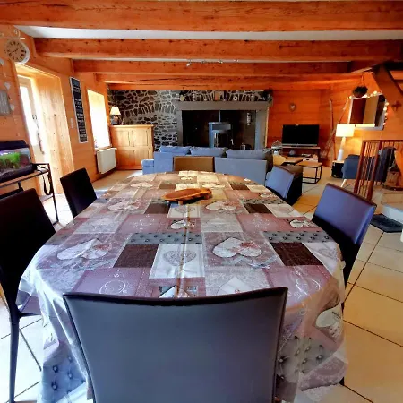 Casa de Férias Maison De Caractere Au Coeur Du Massif Du Sancy